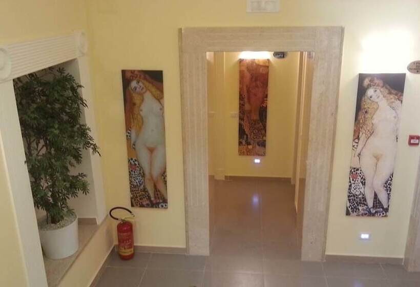 هتل Capodichino International