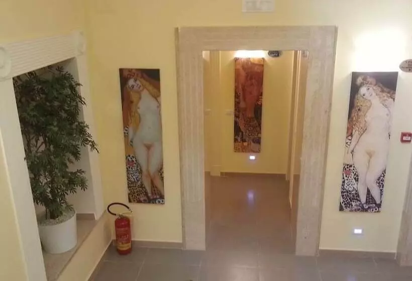 هتل Capodichino International