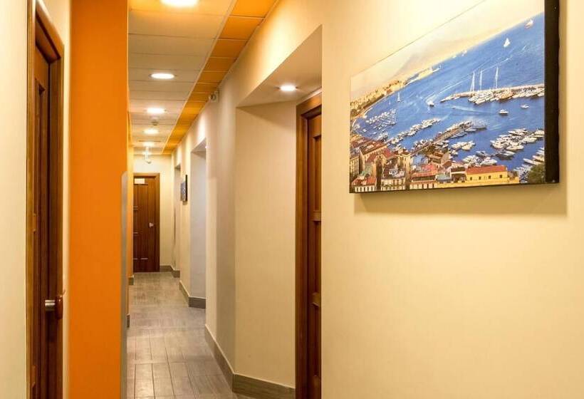 هتل Capodichino International