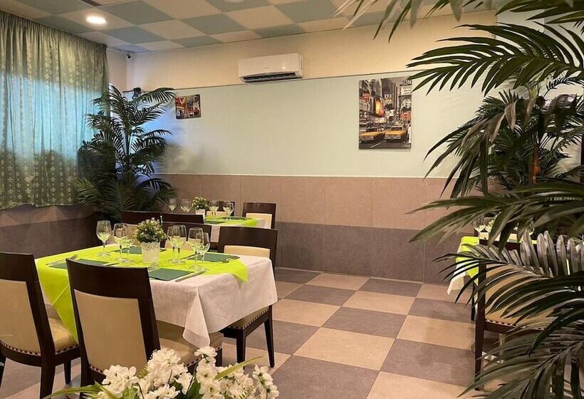 هتل Capodichino International