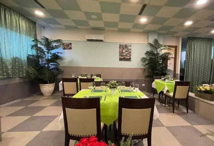 هتل Capodichino International