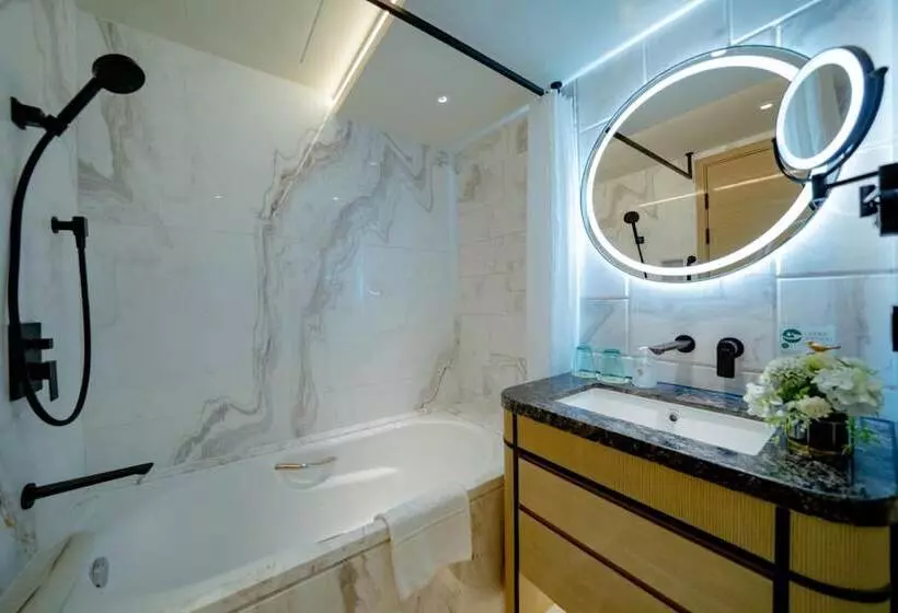 هتل Golden Dragon