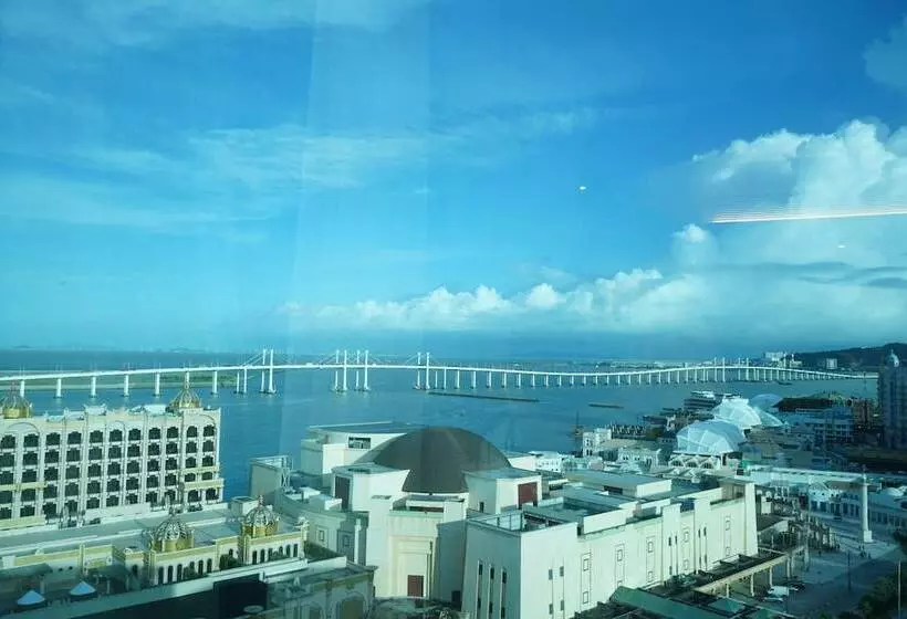 هتل Golden Dragon