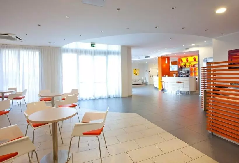 هتل Holiday Inn Express Reggio Emilia, An Ihg
