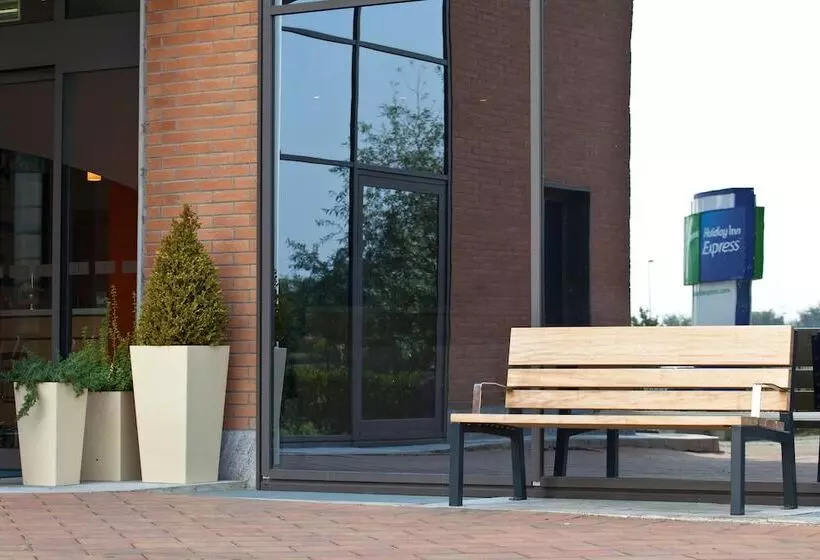 هتل Holiday Inn Express Reggio Emilia, An Ihg