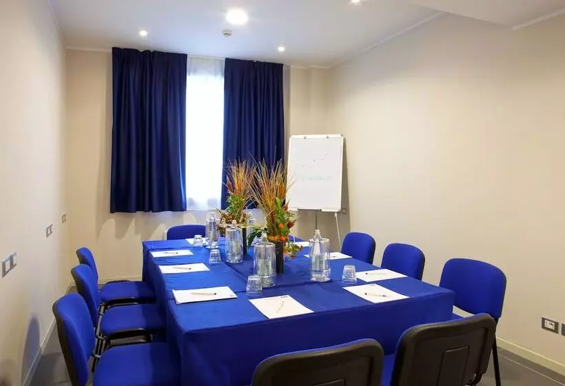 هتل Holiday Inn Express Reggio Emilia, An Ihg