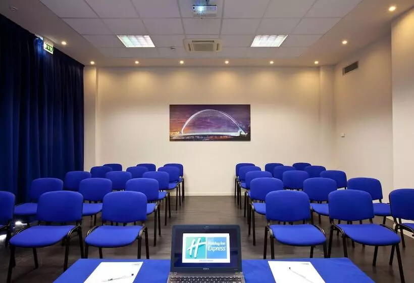 هتل Holiday Inn Express Reggio Emilia, An Ihg
