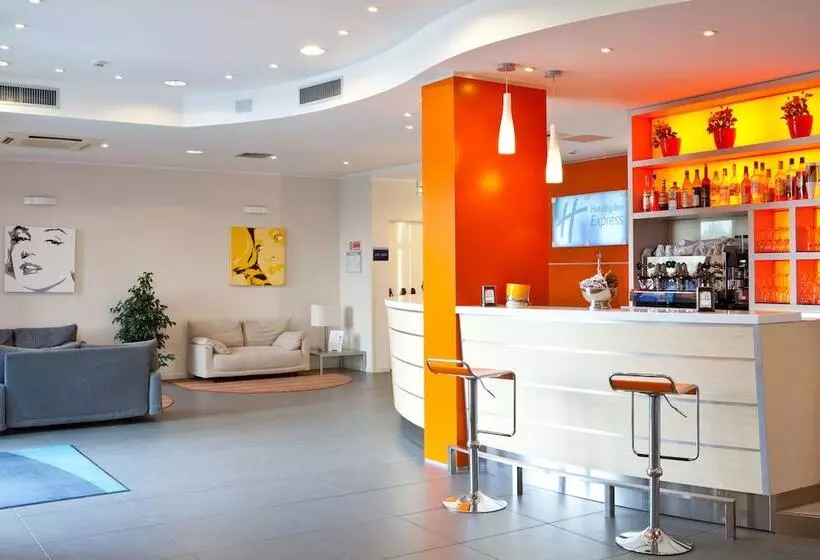 هتل Holiday Inn Express Reggio Emilia, An Ihg