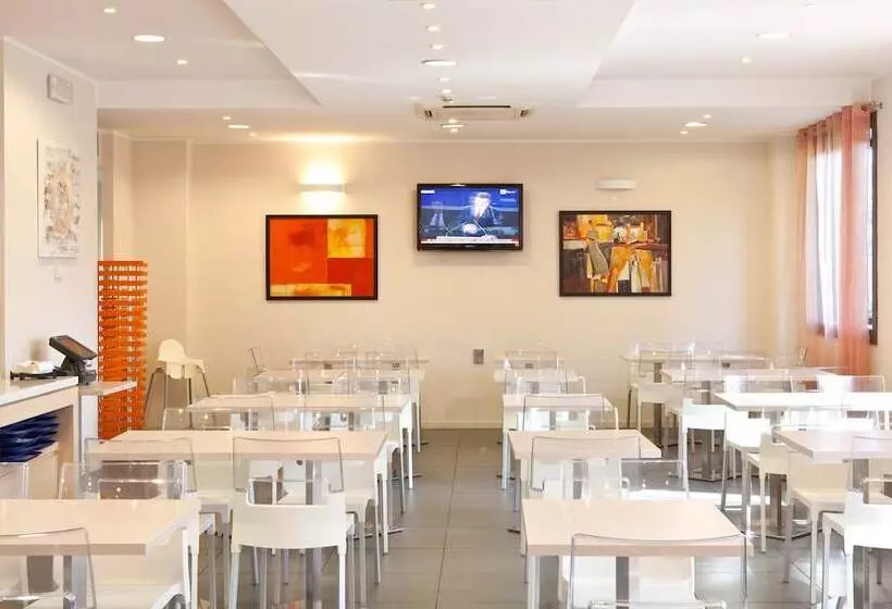 هتل Holiday Inn Express Reggio Emilia, An Ihg
