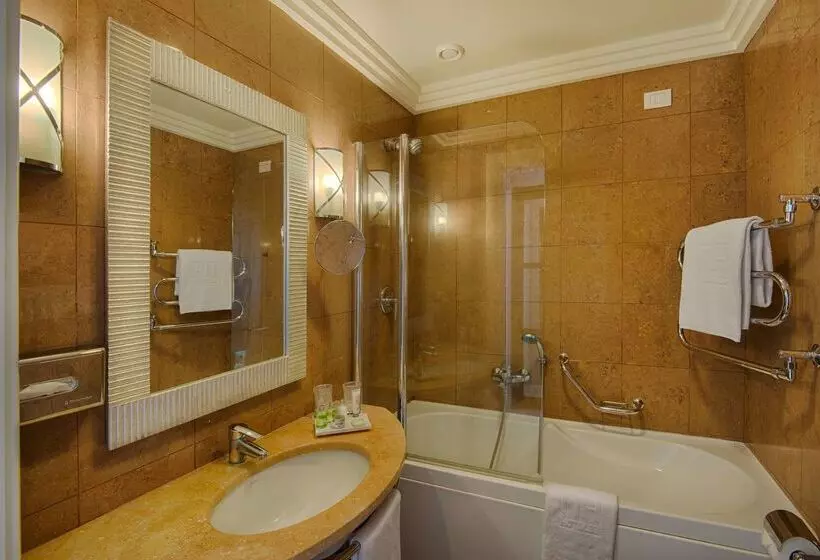 فندق NH Catania Parco Degli Aragonesi