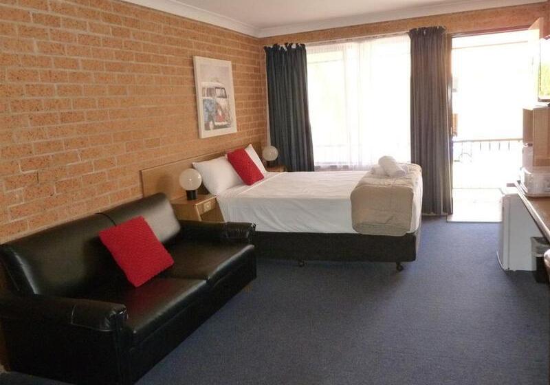 בית מלון כפרי Royal Palms Motor Inn