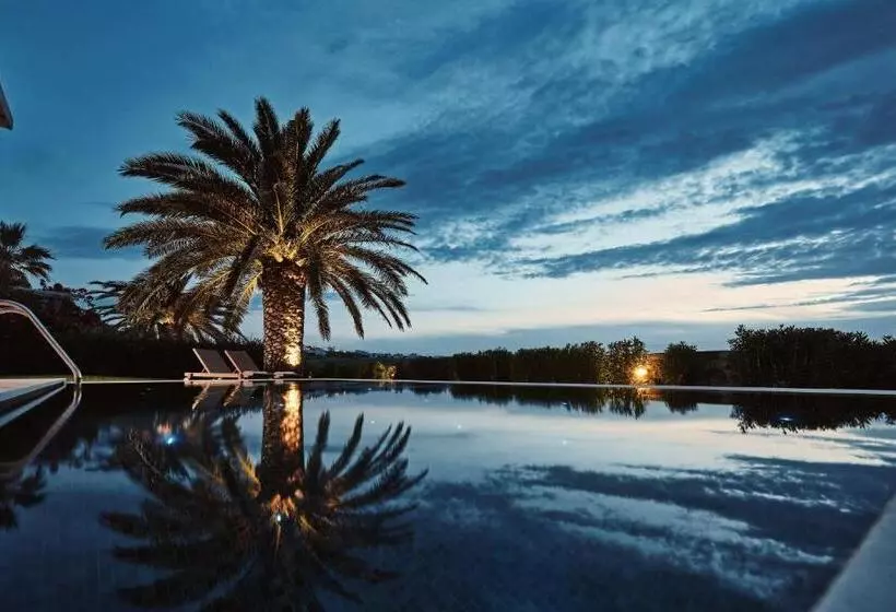 منتجع Yria Island Boutique Hotel & Spa