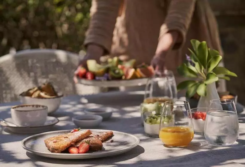 منتجع Yria Island Boutique Hotel & Spa