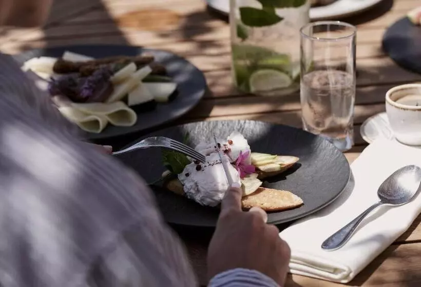 منتجع Yria Island Boutique Hotel & Spa