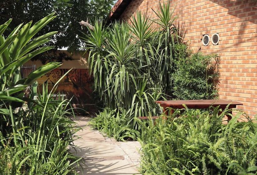 Hotel Golden Lantern Guest Lodge