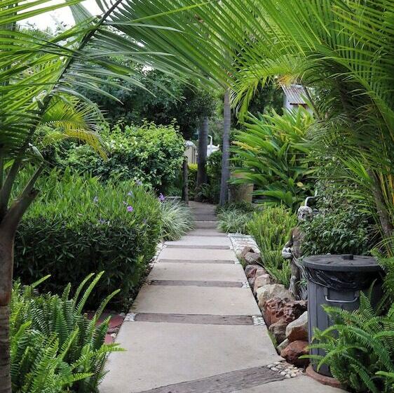 Hotel Golden Lantern Guest Lodge