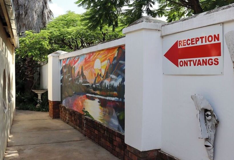 Hotel Golden Lantern Guest Lodge