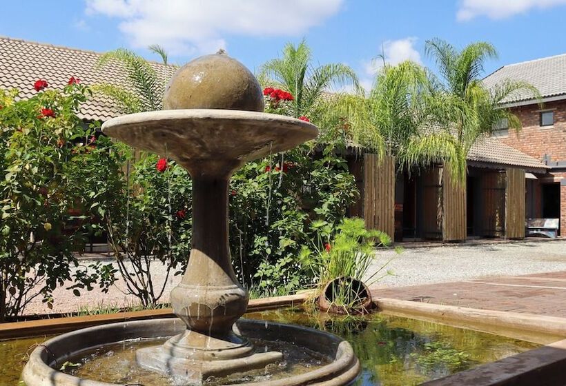 Hotel Golden Lantern Guest Lodge