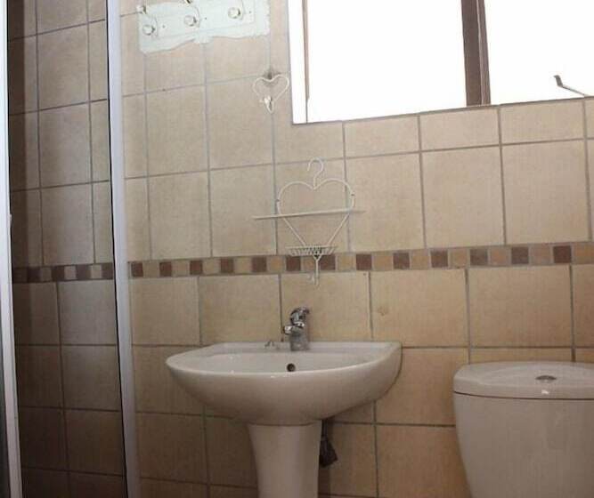 Hotel Golden Lantern Guest Lodge