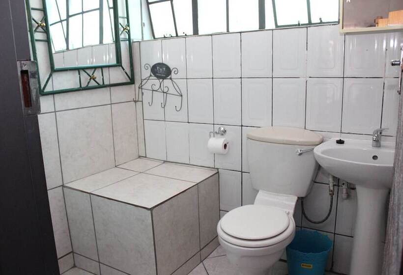 Hotel Golden Lantern Guest Lodge