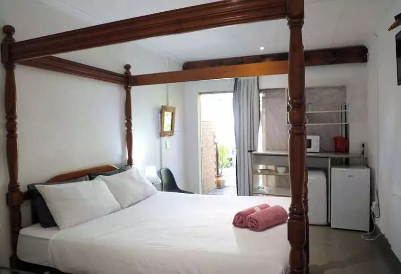 ホテル Golden Lantern Guest Lodge