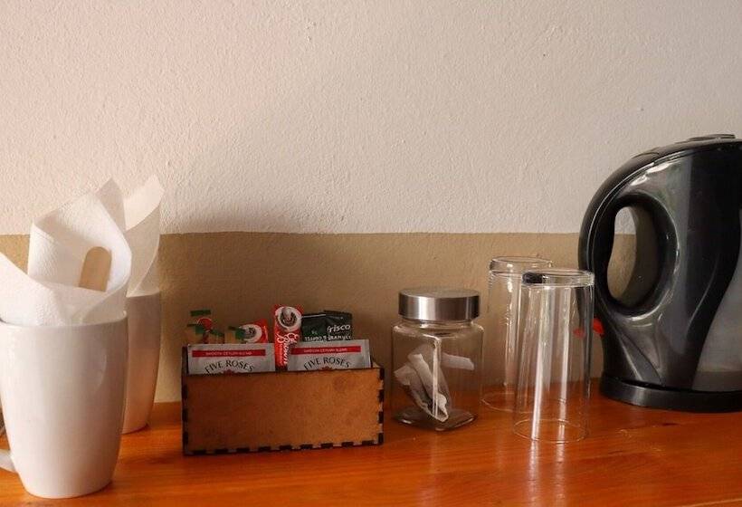 Hotel Golden Lantern Guest Lodge