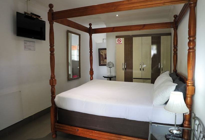 Hotel Golden Lantern Guest Lodge