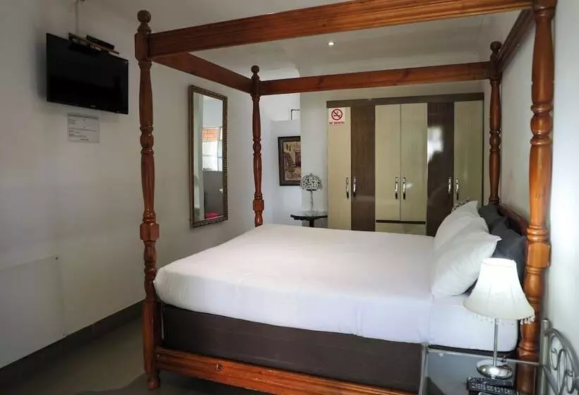 ホテル Golden Lantern Guest Lodge