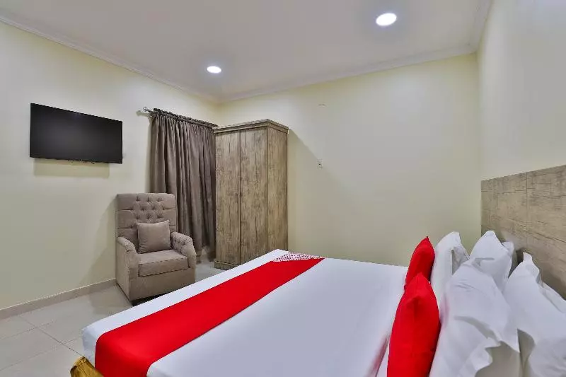 هتل The First Host 2 By Oyo Rooms