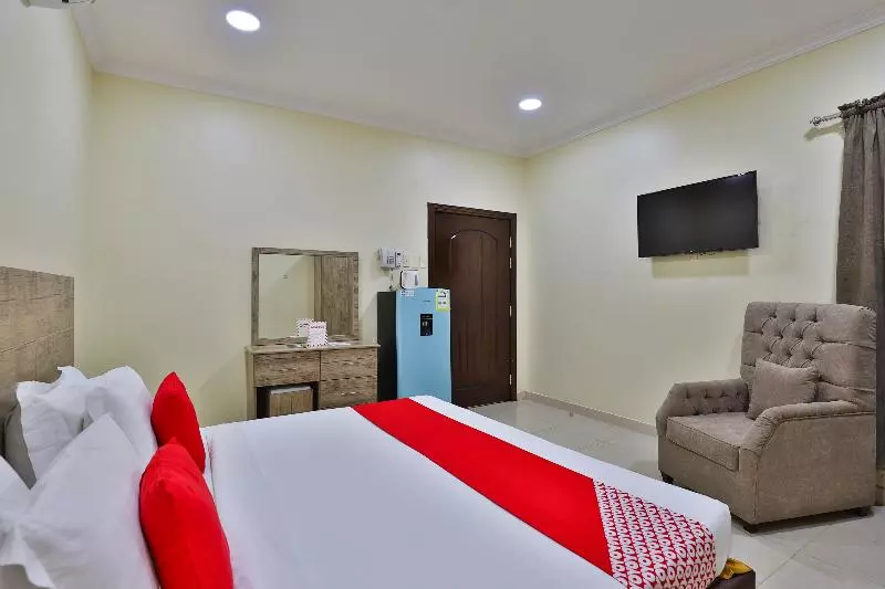 هتل The First Host 2 By Oyo Rooms