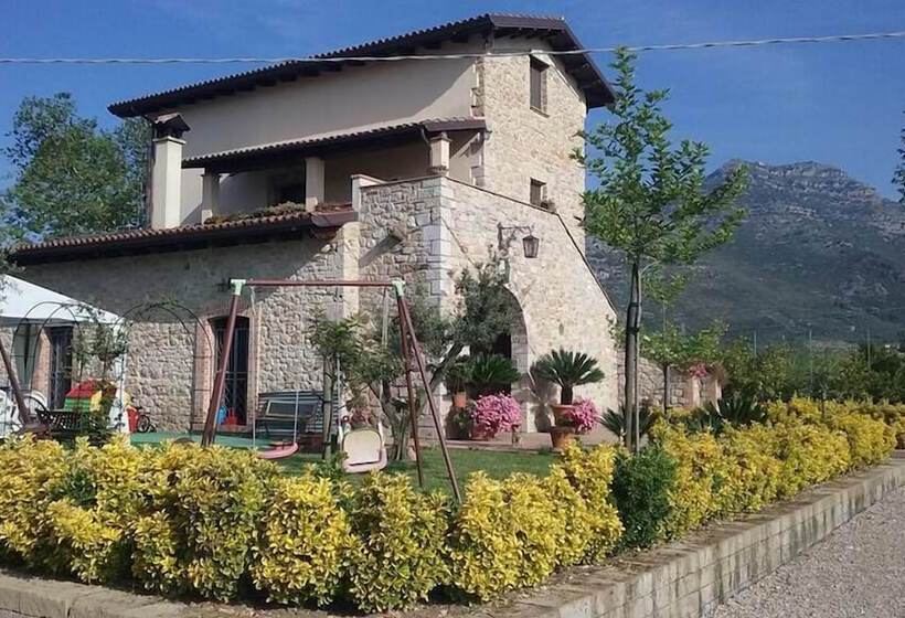 تختخواب و صبحانه Il Casale Delle Fragole