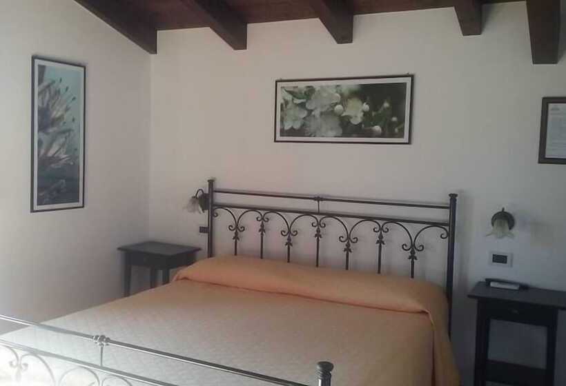 تختخواب و صبحانه Il Casale Delle Fragole