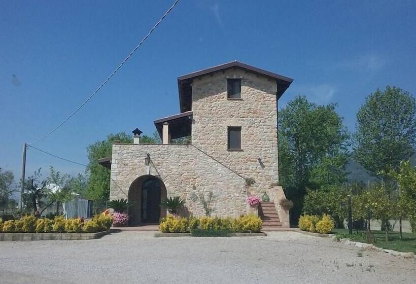 تختخواب و صبحانه Il Casale Delle Fragole