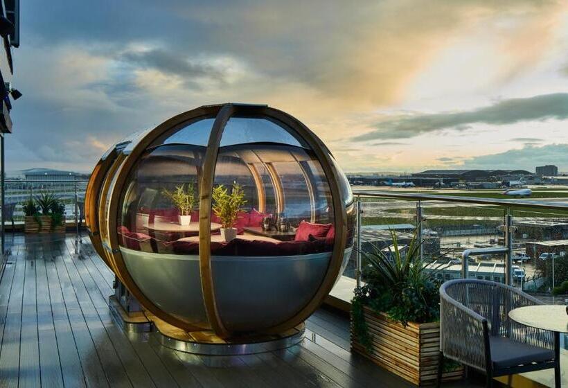 Отель Courtyard By Marriott London Heathrow Airport