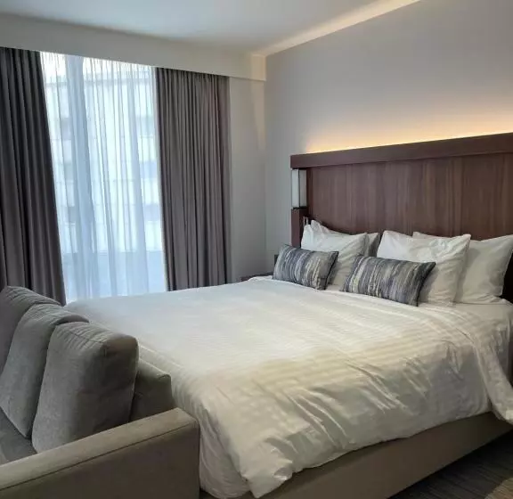 Hotelli Courtyard By Marriott London Heathrow Airport