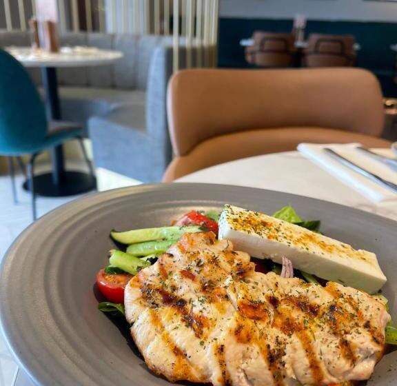 Отель Courtyard By Marriott London Heathrow Airport