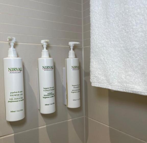 Отель Courtyard By Marriott London Heathrow Airport