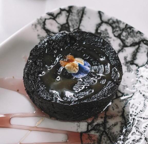 Отель Courtyard By Marriott London Heathrow Airport