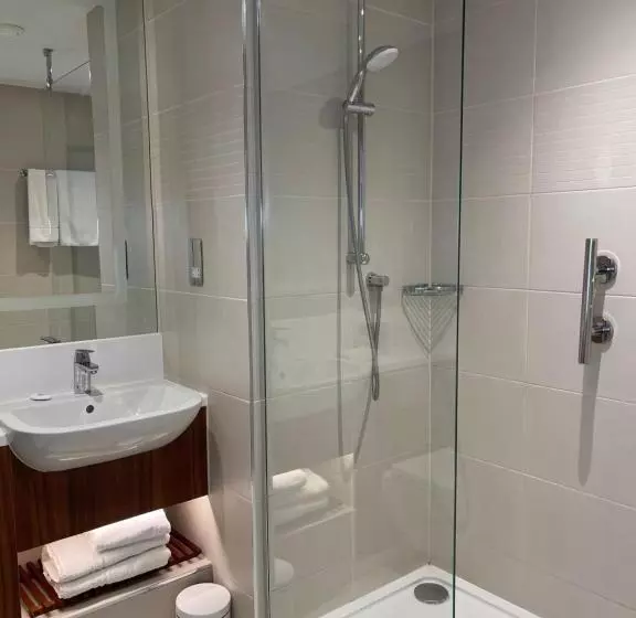 Hotelli Courtyard By Marriott London Heathrow Airport