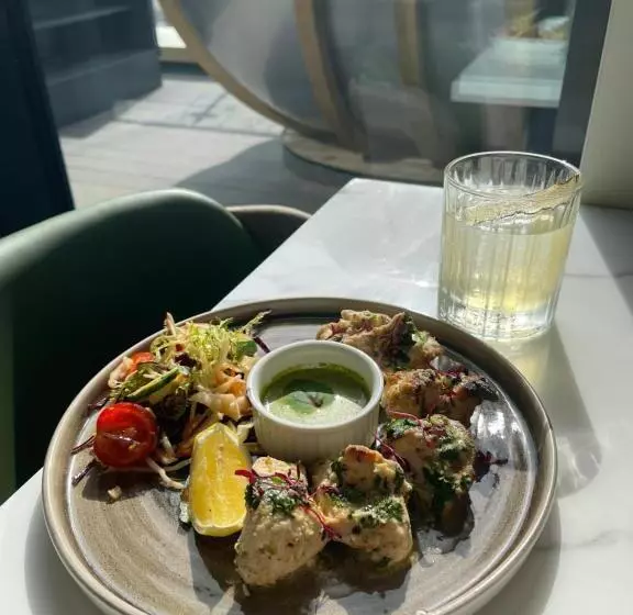Hotelli Courtyard By Marriott London Heathrow Airport