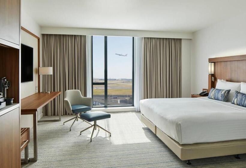 Отель Courtyard By Marriott London Heathrow Airport