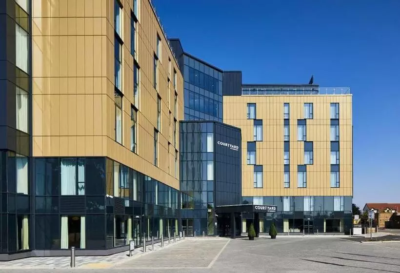 Hotelli Courtyard By Marriott London Heathrow Airport