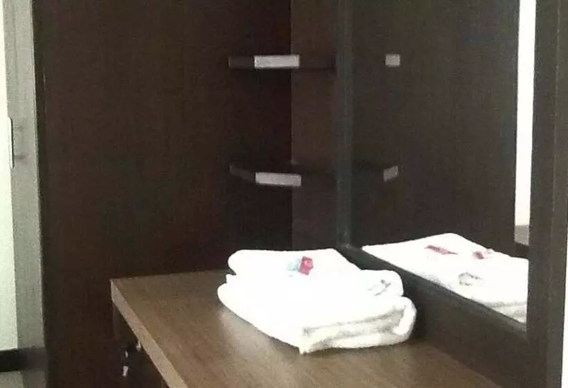Hotelli Poomsiriplace