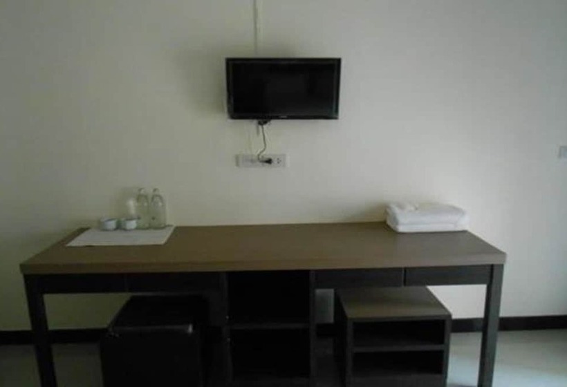 Отель Poomsiriplace