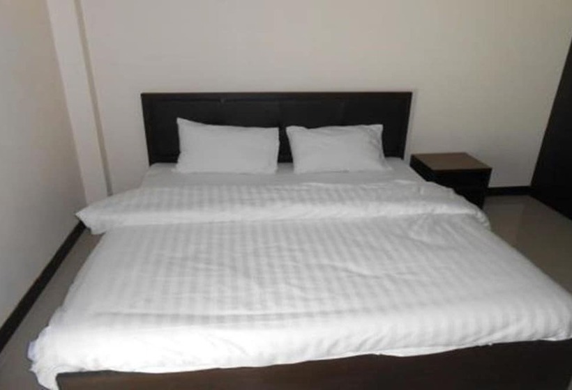 Отель Poomsiriplace