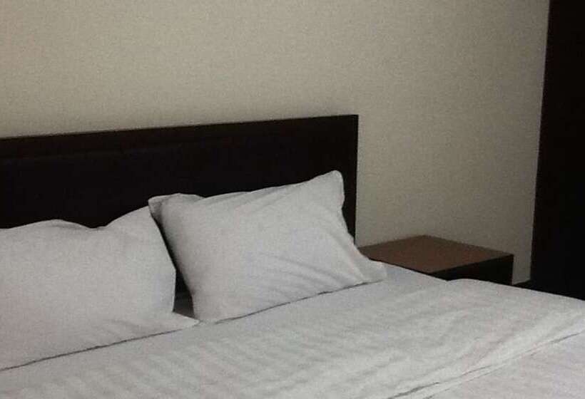 Отель Poomsiriplace