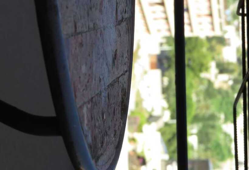 بنسيون Luna Rossa Rooms