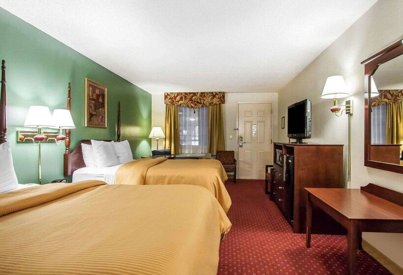 בית מלון כפרי Clarion Inn Branson