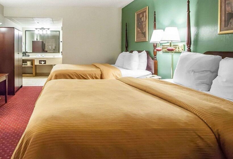 בית מלון כפרי Clarion Inn Branson