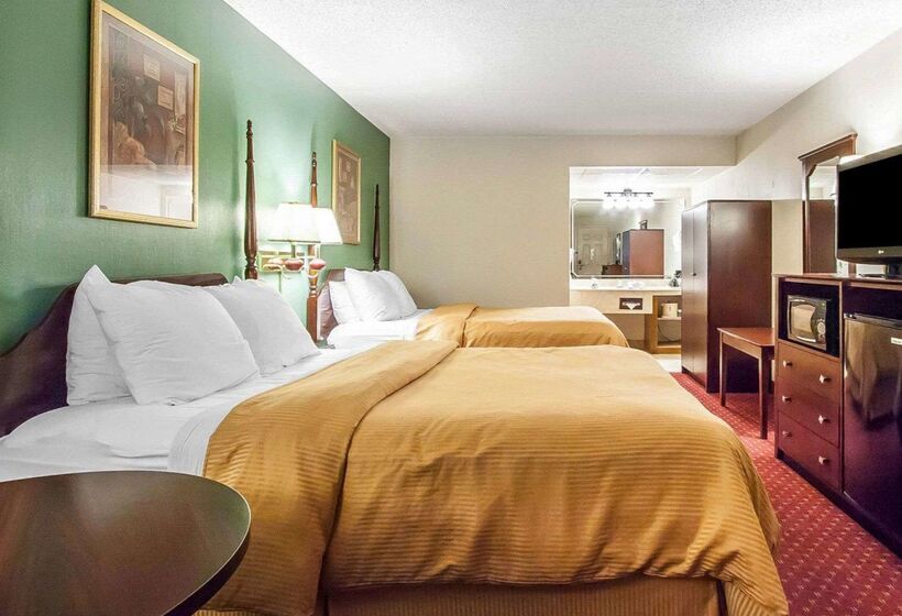 בית מלון כפרי Clarion Inn Branson